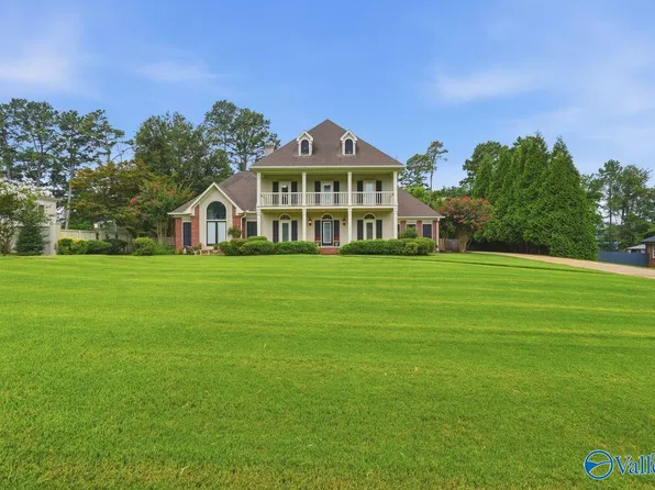 1654 Country Club Dr, Killen, AL 35645