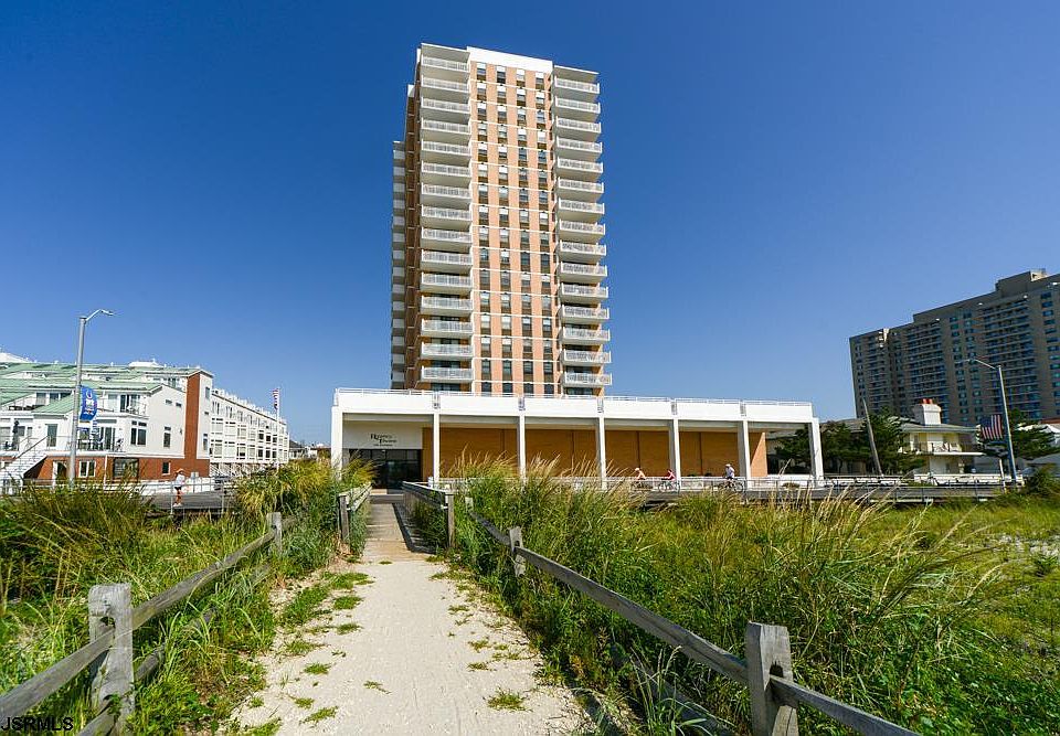1st image of 5200 Boardwalk APT 20D