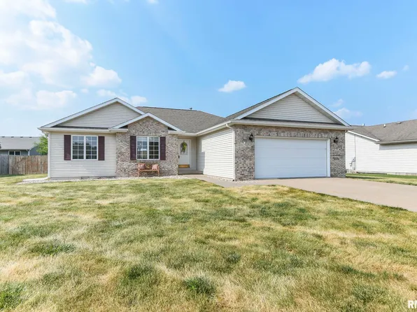 1419 Redwood Dr, Chatham, IL 62629