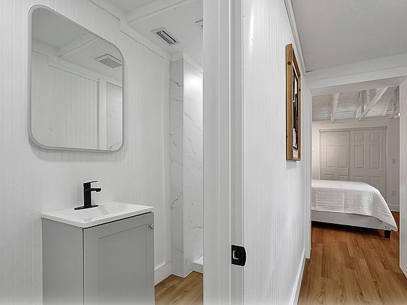 3rd image of 1711 White Ave #1