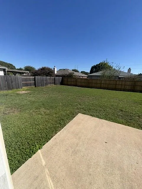 3 bed, 2.5 bath, 2142 sqft, $1,995 — Photo 3