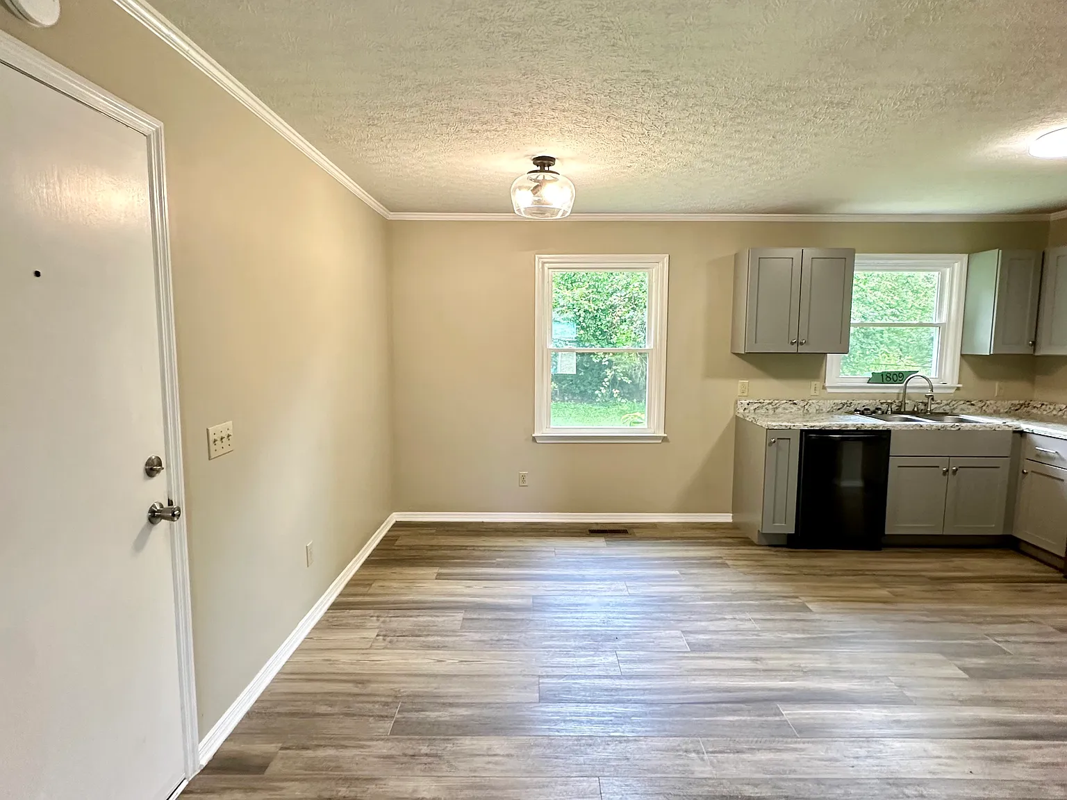 3 bed, 1.5 bath, 1100 sqft, $1,675 — Photo 4