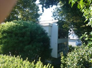 1020 Nob Hill Ave N, Seattle, WA 98109