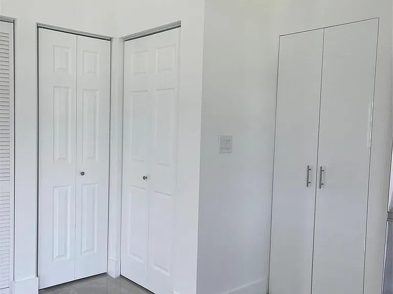 2877 SE 1st Ct — Photo 10