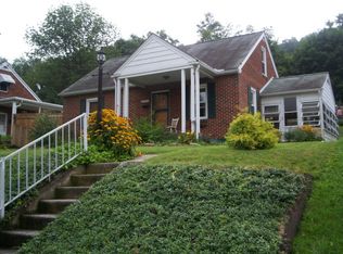814 E Freedom Ave, Burnham, PA 17009
