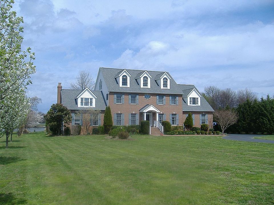 1st image of 112 NW Creek Dr