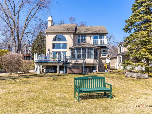 26665 N Oakdale Ln, Mundelein, IL 60060