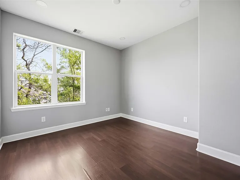708 Schwartz St — Photo 16