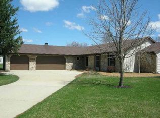 2384 S Tally Ho Cir, Warsaw, IN 46580