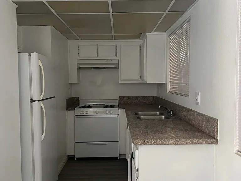 419 N Mountain View Ave #101 — Photo 3