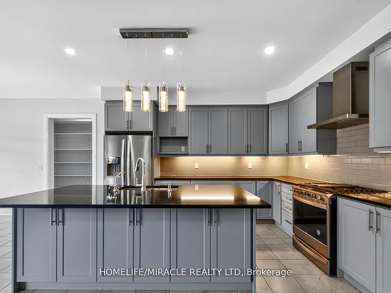 1032 Edinburgh Dr — Photo 17