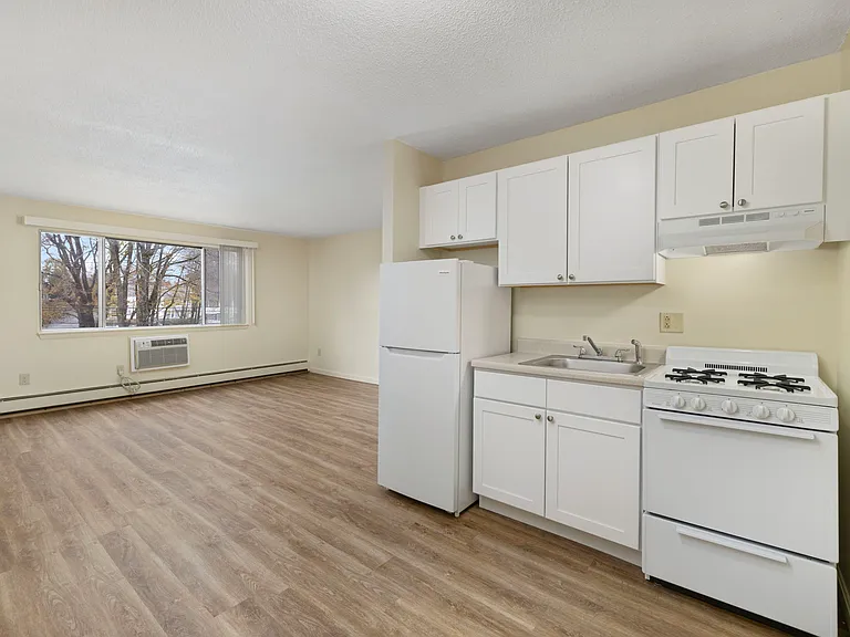 East Bay Apartments — Photo 42