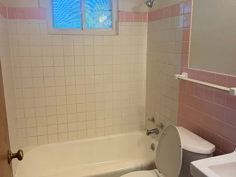 4347 University Ave NE — Photo 3