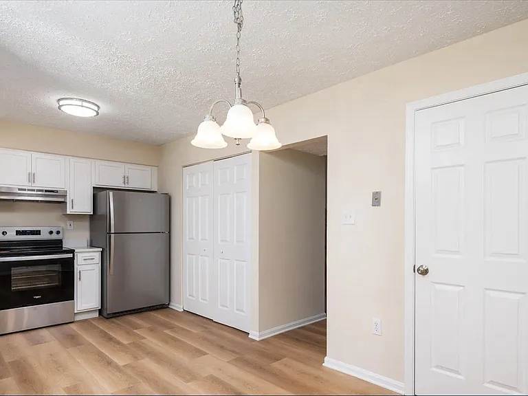 2431 W Rosecroft Village Cir — Photo 10