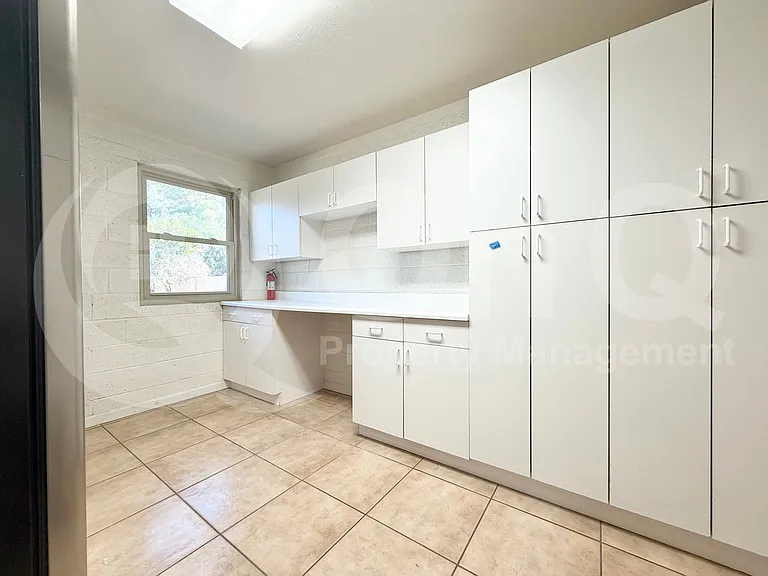 1915 E Buena Vista Dr — Photo 24