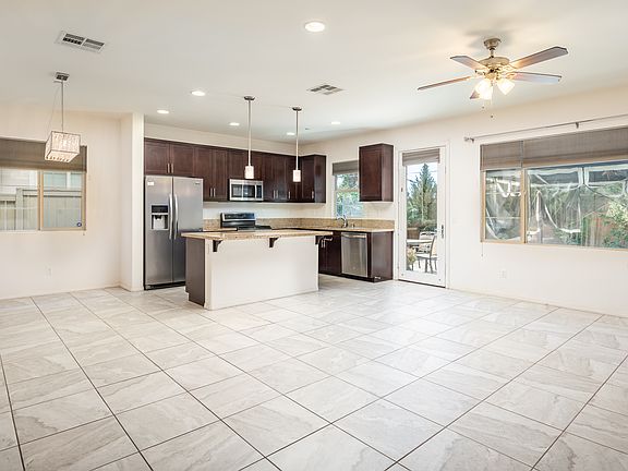 5th image of 2084 Blue Oak Ln