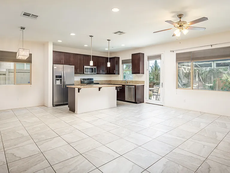 2084 Blue Oak Ln — Photo 5