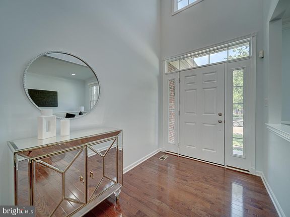 5th image of 43320 Barnstead Dr