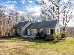 17 Jonathan Dr, Roxbury, CT 06783