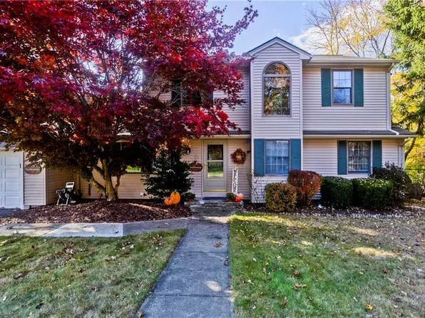 15 Roselawn Ave N, Forestdale, RI 02824