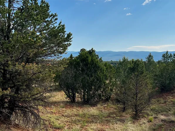 126 Red Hill Rd, Las Vegas, NM 87701