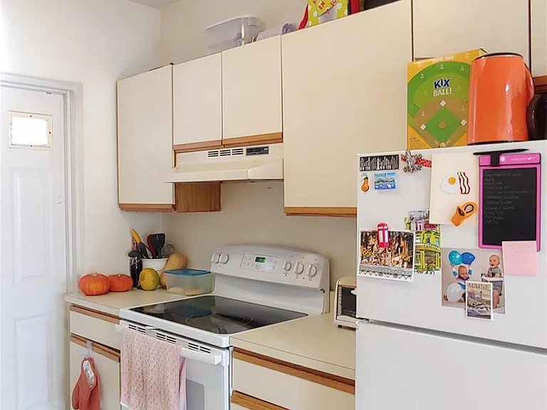 41 Ivaloo St #4 — Photo 2
