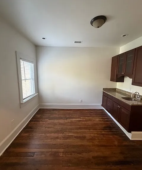 540 E Hall St — Photo 3