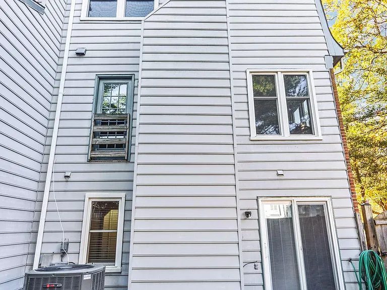 2148 Colonel Way — Photo 37