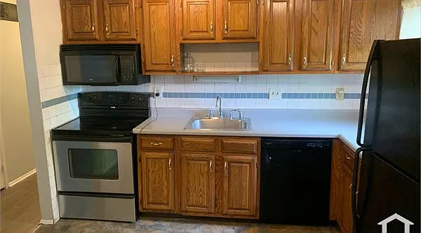 4 bed, 1412 sqft, $2,100 — Photo 2