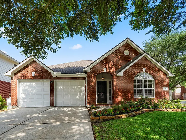 5802 Sawyer Bend Ln — Photo 1