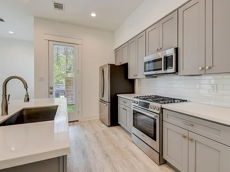 2705 Oakwood Crest Ln — Photo 29