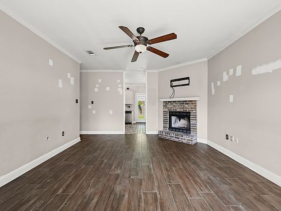 4th image of 11178 Village Green Dr