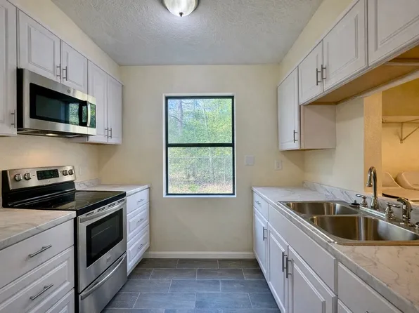 Apartment Close to Lyon College, 2501-2575 Case St #11A, Batesville, AR 72501