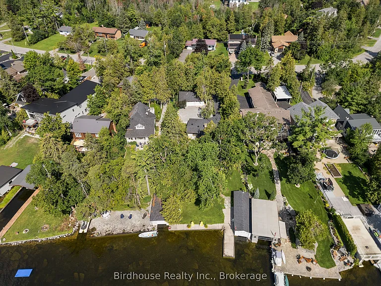 99 Riverside Dr — Photo 2