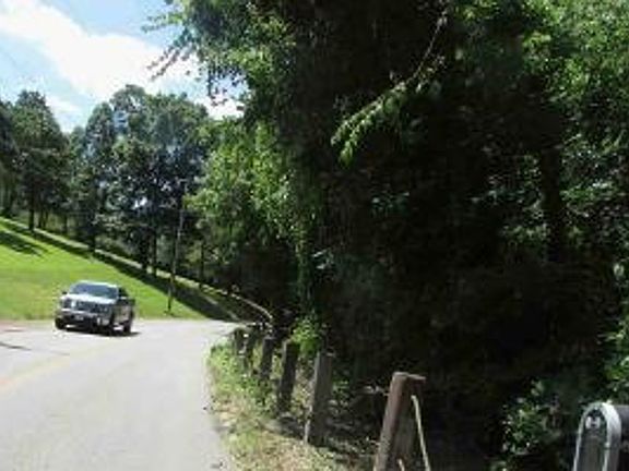 Exterior Neighborhood (street photo)