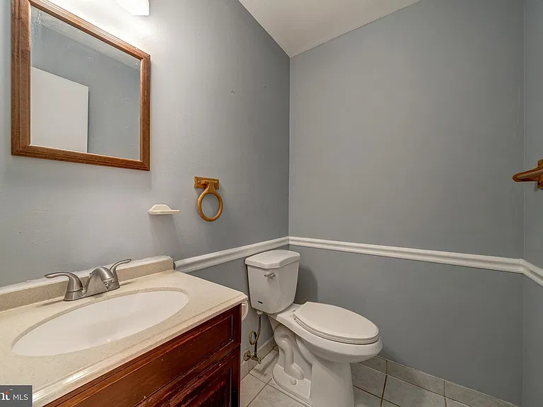 8593 Burlington Ct — Photo 18
