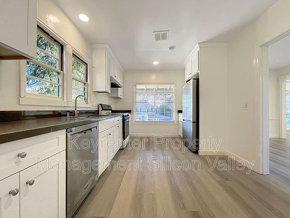 5th image of 945 Fremont St Unit 1