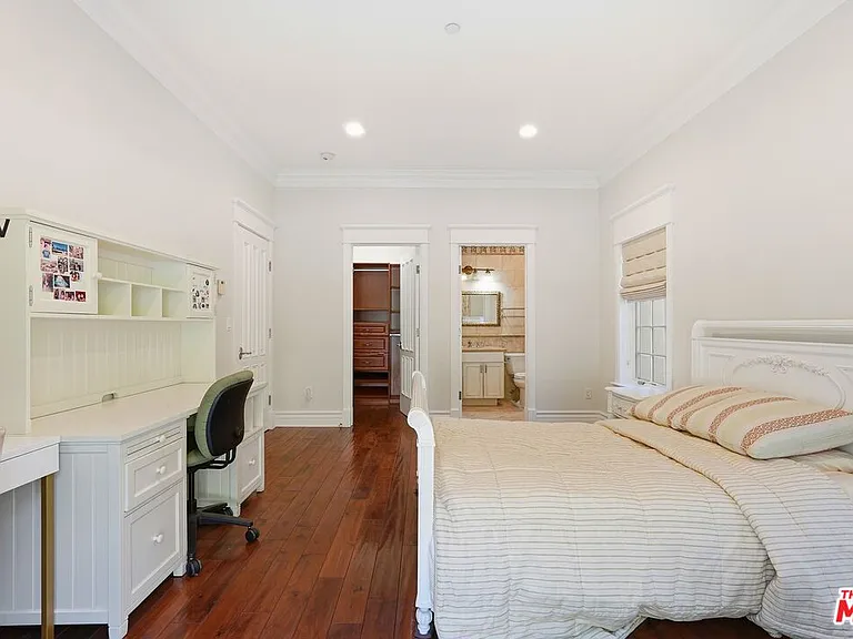 900 Chantilly Rd — Photo 33