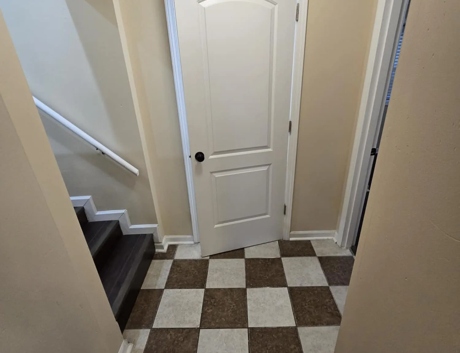318 Henry St — Photo 4