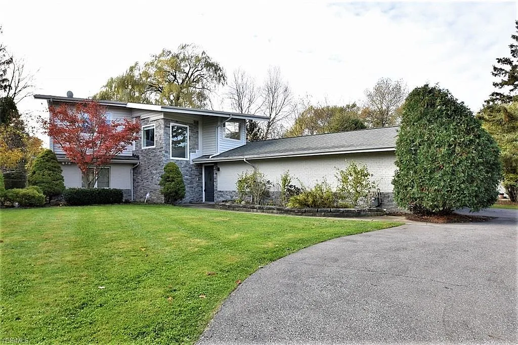 24474 Maidstone Ln photo 1