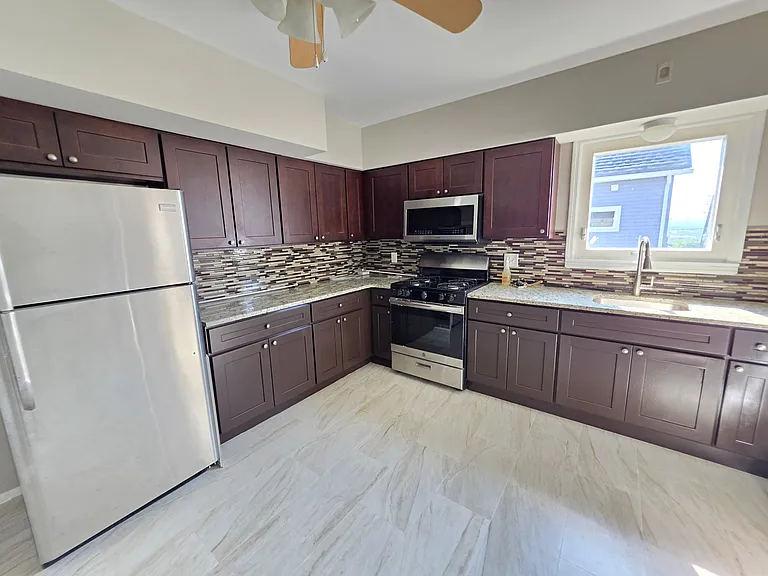 437 Broad St #2 — Photo 2