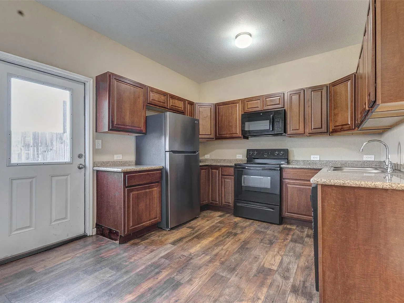 4 bed, 2.5 bath, 1302 sqft, $1,895 — Photo 1