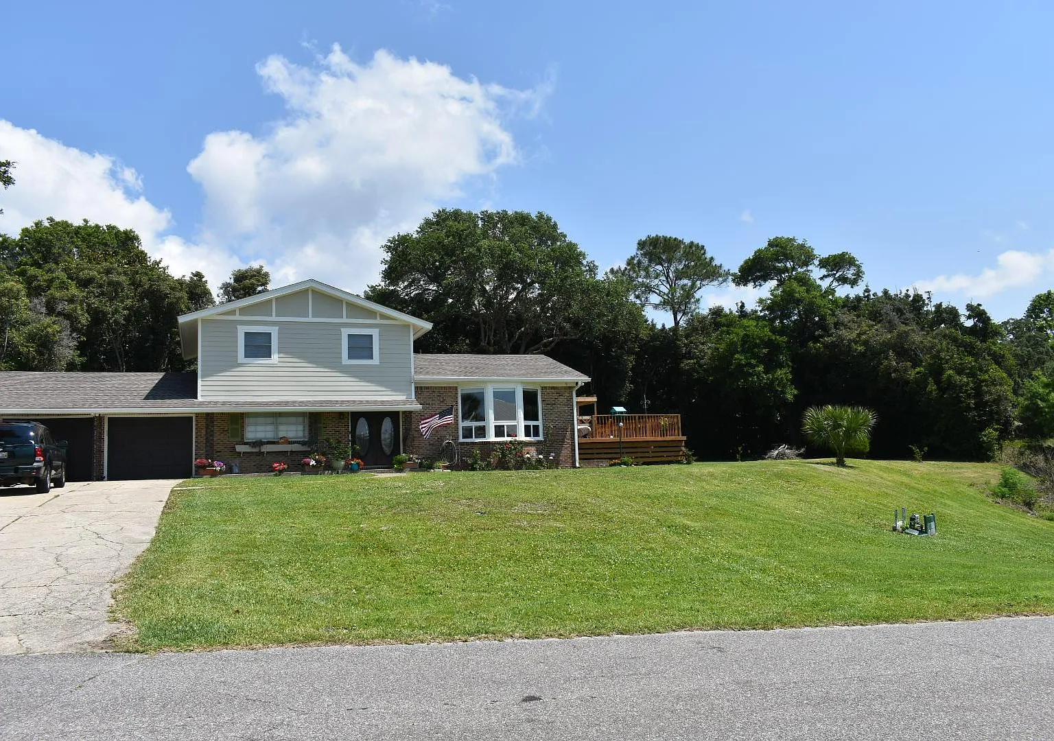 4 bed, 2.5 bath, 1987 sqft, $2,500 — Photo 1