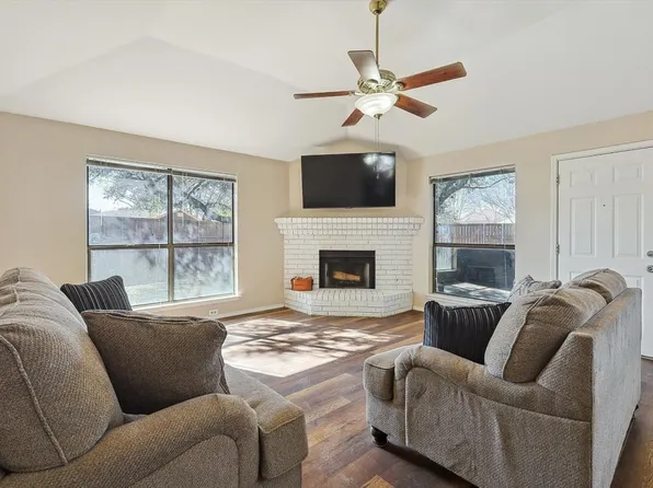 7013 Fall Creek Ct, Watauga, TX 76148