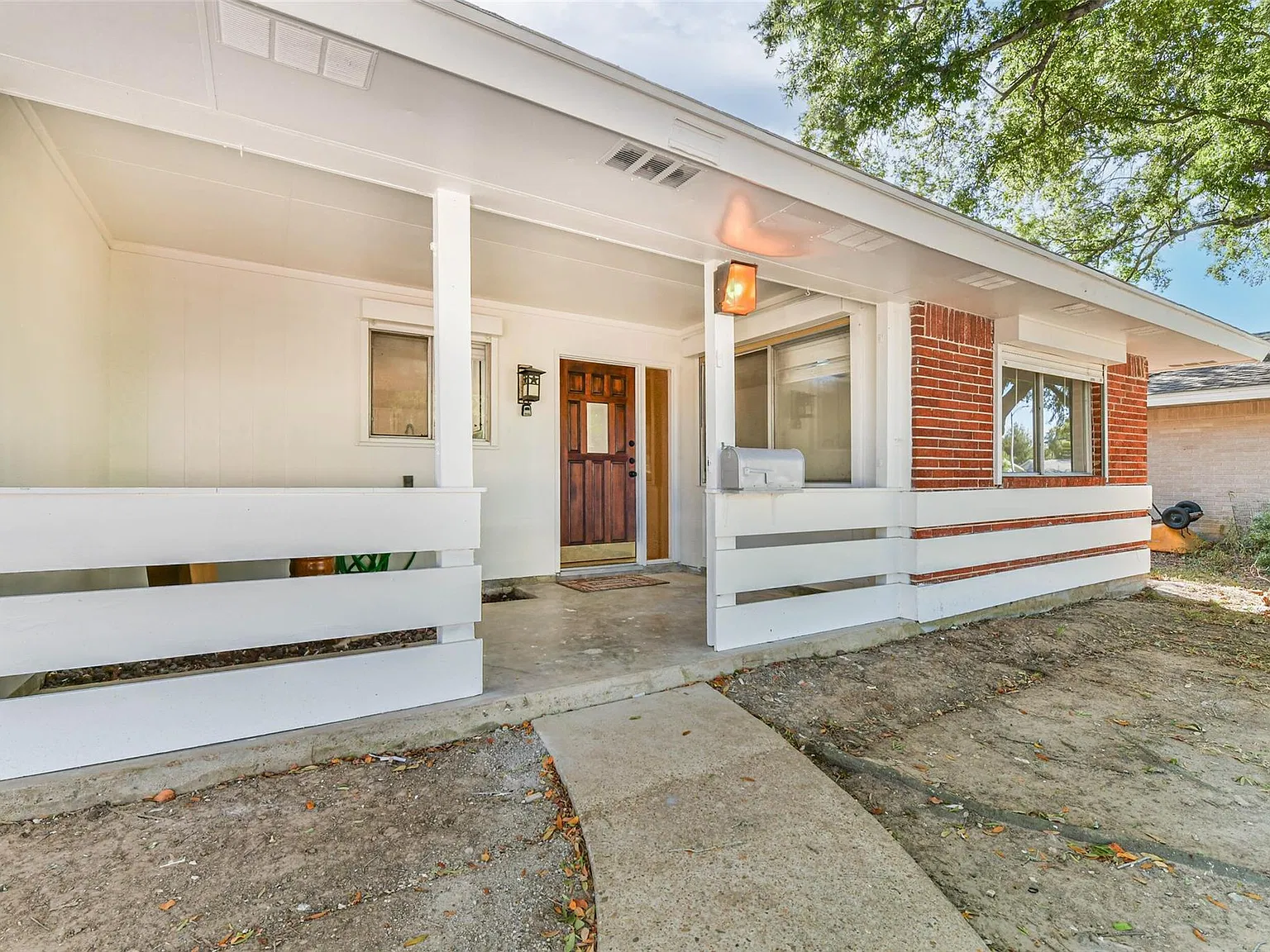 3 bed, 2.0 bath, 1488 sqft, $2,290 — Photo 2