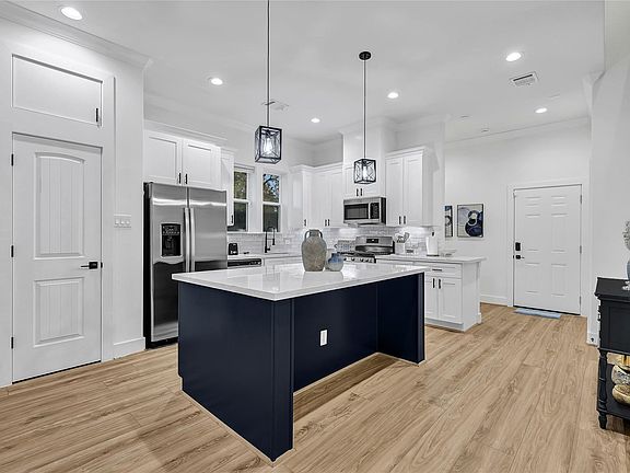 5th image of 3557 Seabrook St