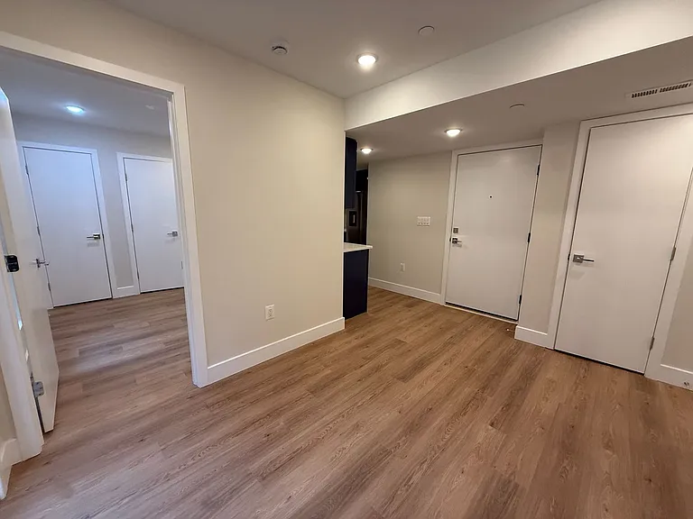 52nd Street Residences — Photo 58