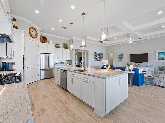4th image of 14325 Shores Ct