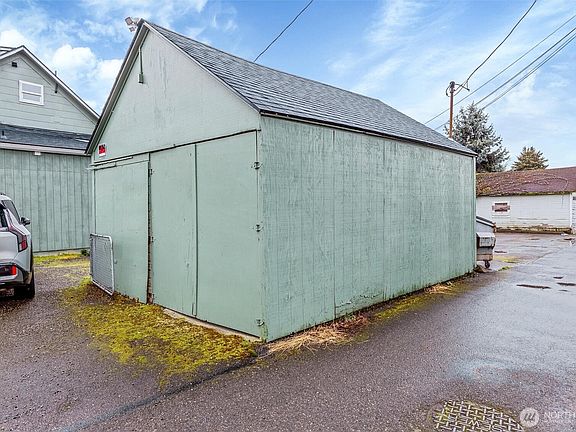 4th image of 621 Houser Way S