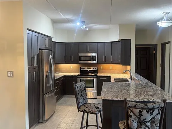 200 Manning Rd #305, Tecumseh, ON N8N 0A8